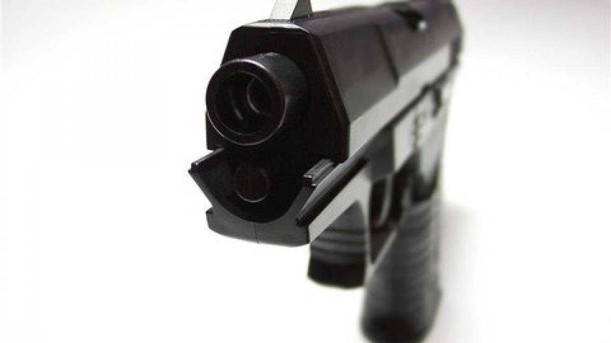 focuri de arma pe scara unui bloc din calarasi autorul a fost identificat in persoana unui tanar de