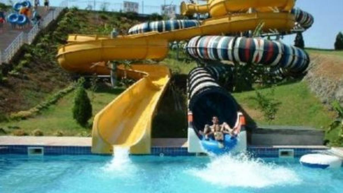 primaria arad da 170 000 de euro pe trei tobogane pentru strandul neptun