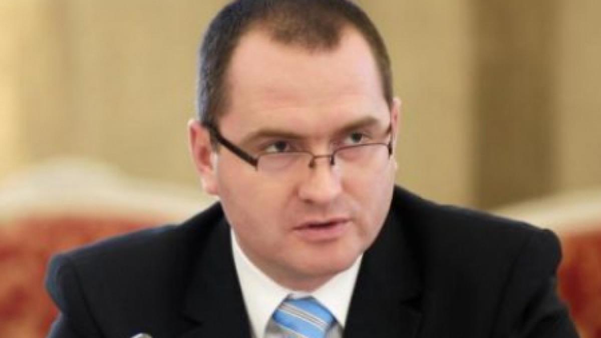 ungureanu ii preda lui korodi mandatul de ministru al mediului miercuri dimineata