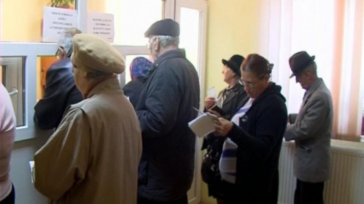 coada la tribunalul arges 8 000 de pensionari au asteptat ore intregi pentru a da statul in judecata