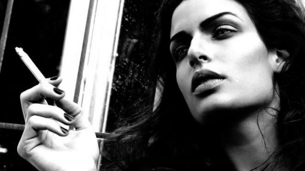 ea este femeia careia nici james bond nu poate sa i reziste