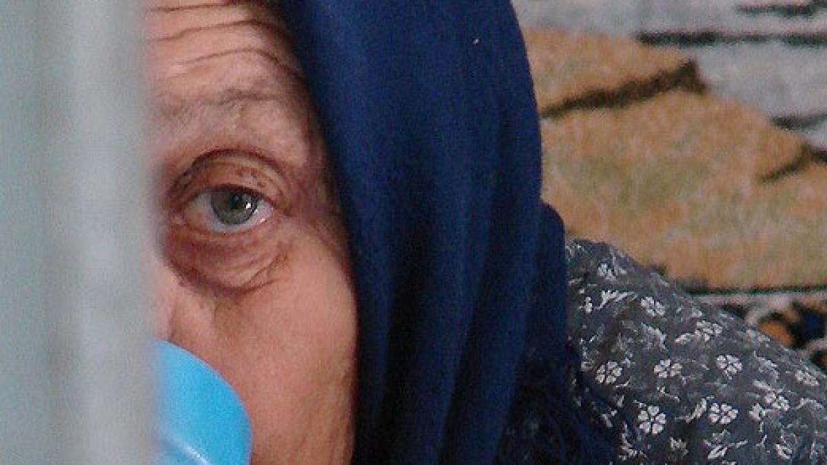 romania secolului xxi mii de oameni nu au vazut cum arata un medic bolnavii sunt vindecati cu