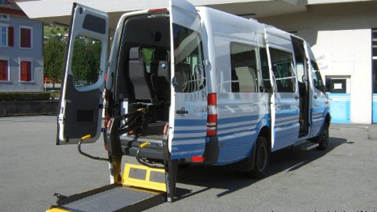 politicianul care si a mascat viata in spatele unui secret socant pasiunile murdare i au adus