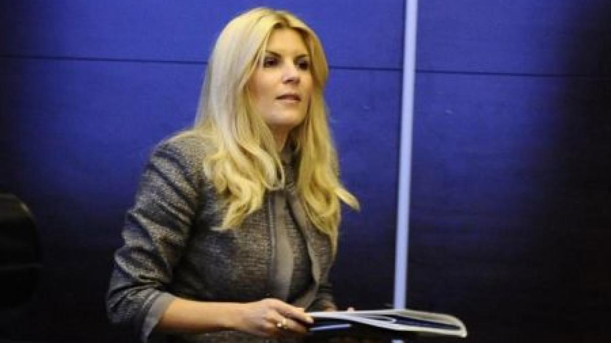 udrea il ridica in slavi pe basescu un monstru sacru al politicii un reper in politica romaneasca