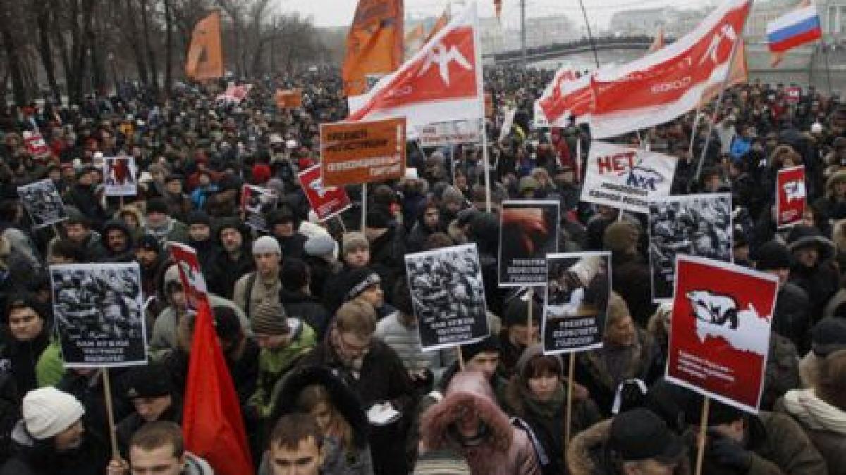 rusia mii de simpatizanti ai puterii s au adunat sa protesteze in orasul astrahan