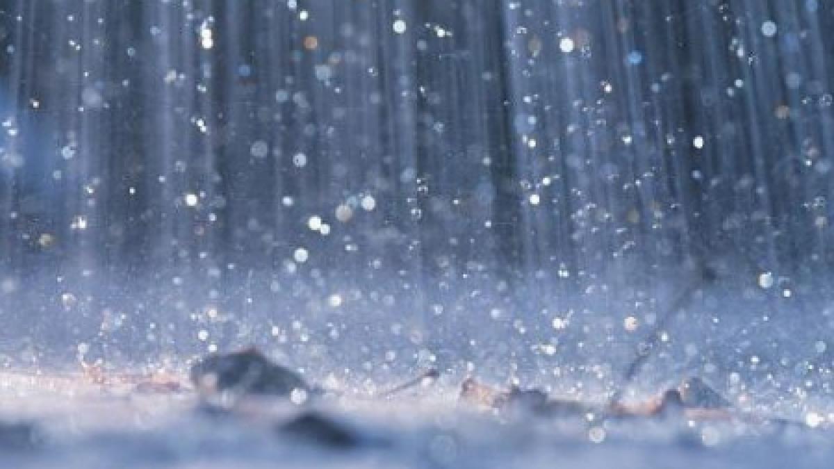 avertizare de ploi torentiale descarcari electrice si vant pana joi la ora 09 00 vezi prognoza meteo