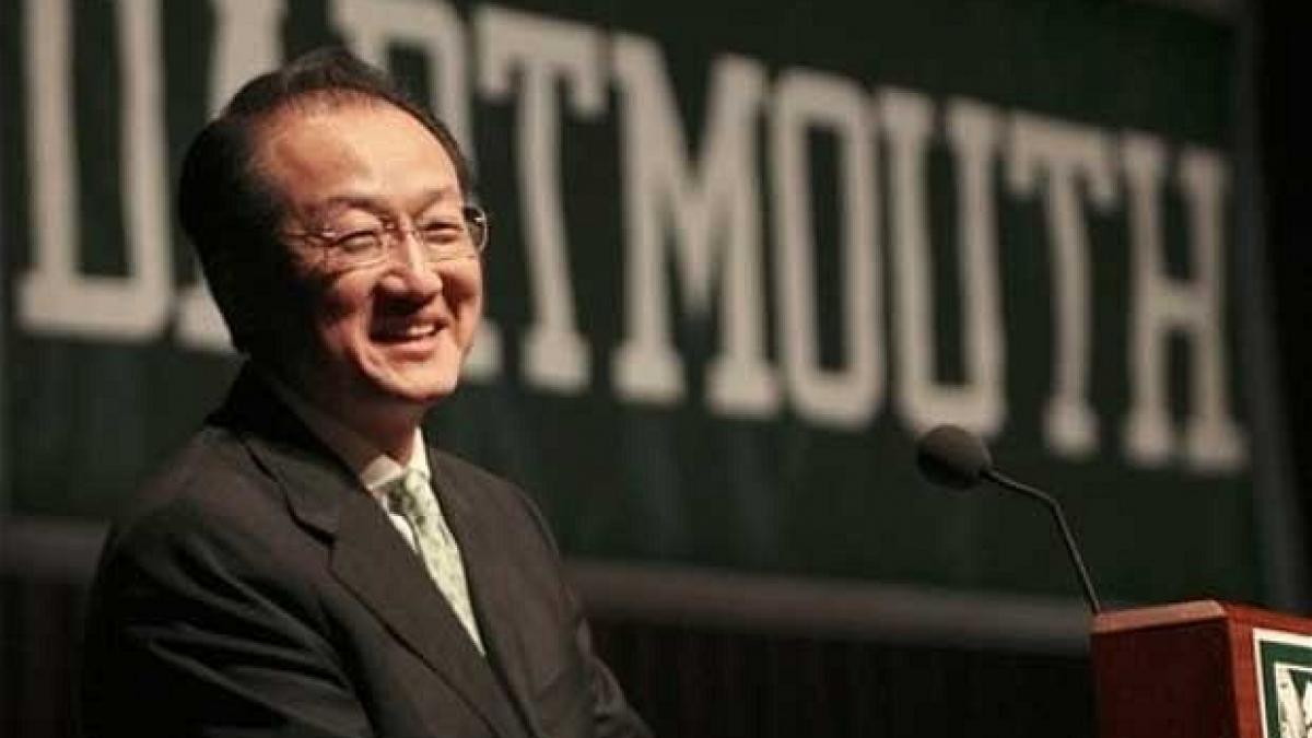 banca mondiala si a ales presedintele americanul jim yong kim preia sefia pentru un mandat de cinci
