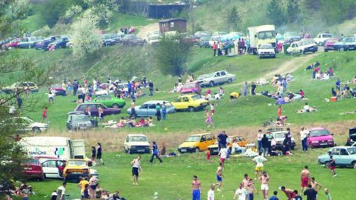 minivacanta de paste la final romanii s au intrecut pana in ultima clipa in gratare si petreceri