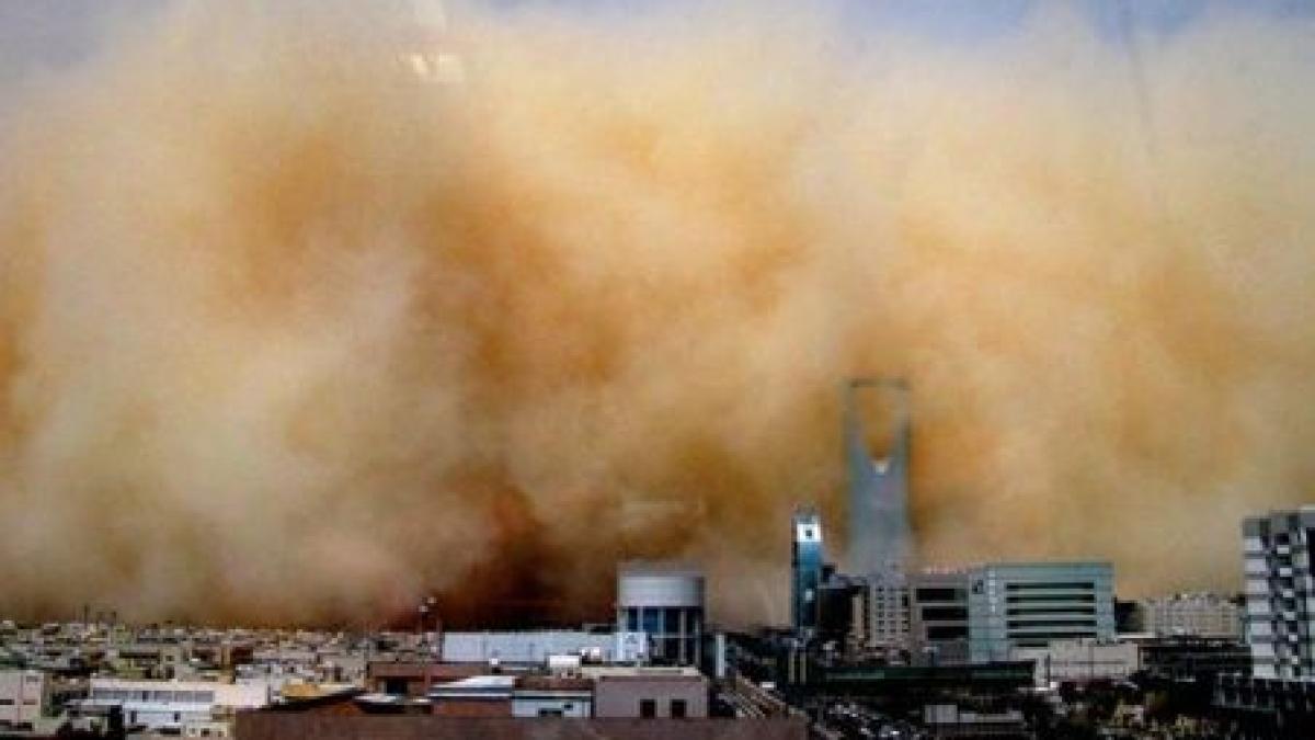 o furtuna puternica de nisip a acoperit arabia saudita