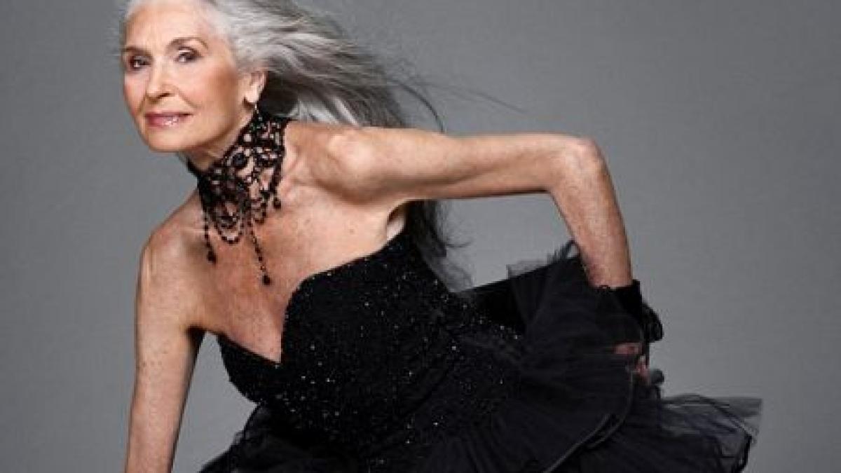 pozeaza sexy la 83 de ani vezi cum arata cel mai batran fotomodel din lume