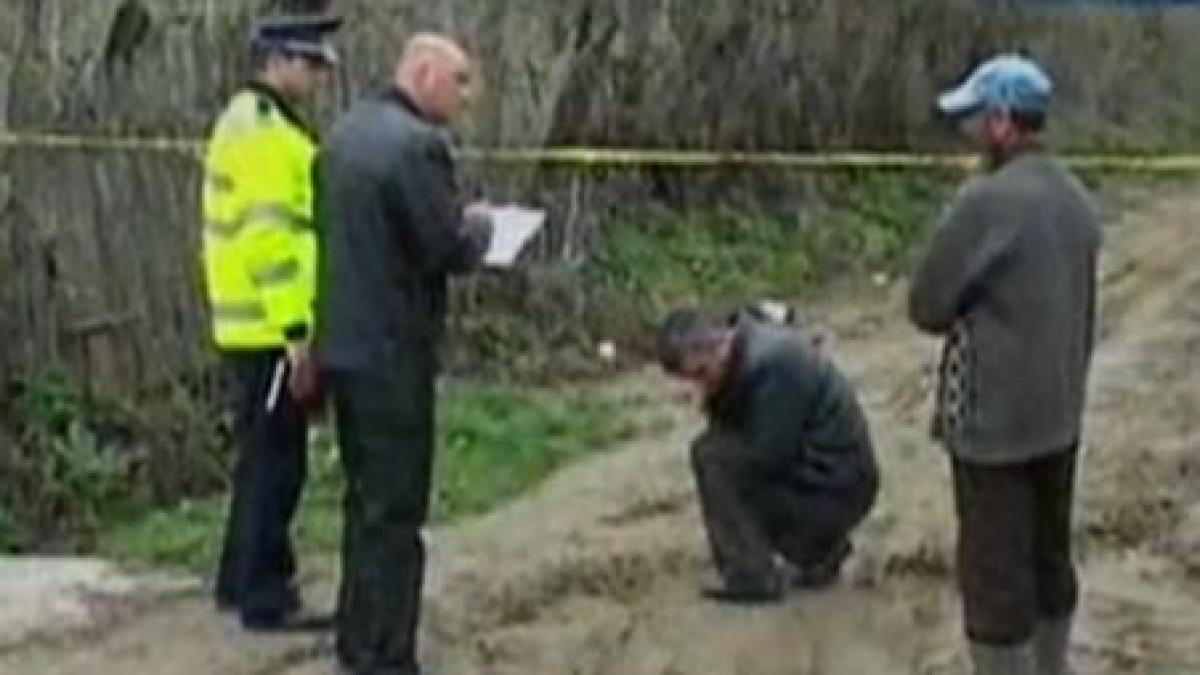 barbat gasit mort si dezbracat pe o ulita dintr o localitate bacauana politistii il cauta pe agresor