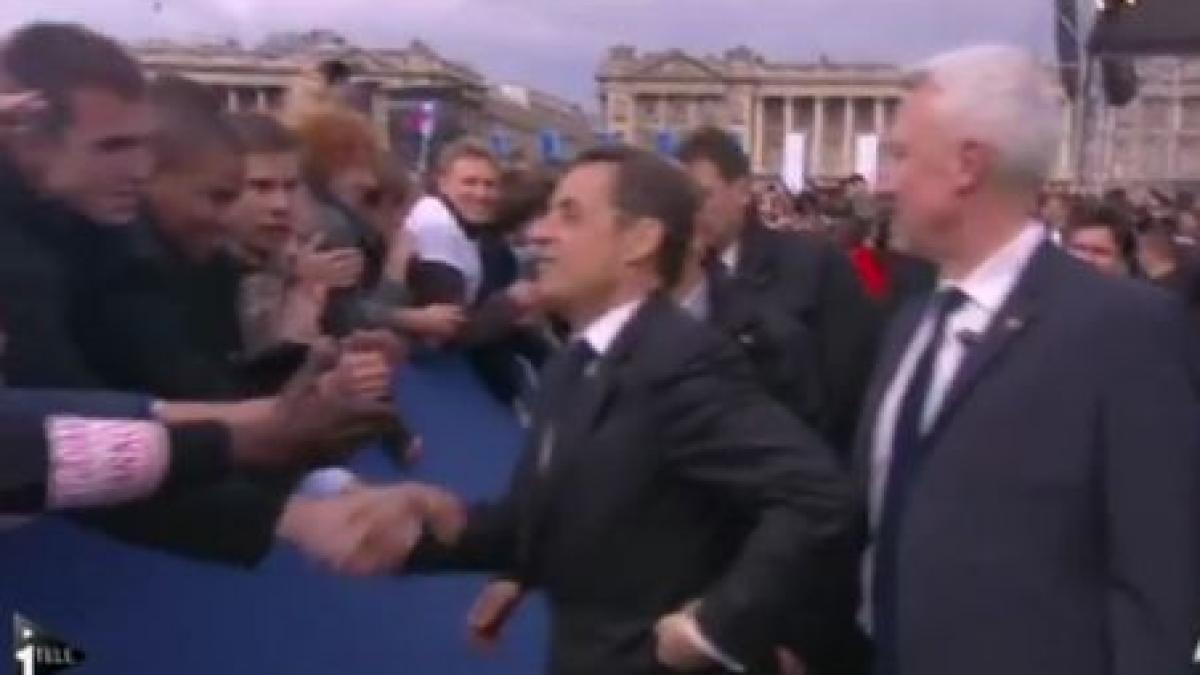 sarkozy isi da arama pe fata vezi gestul prin care si a jignit poporul