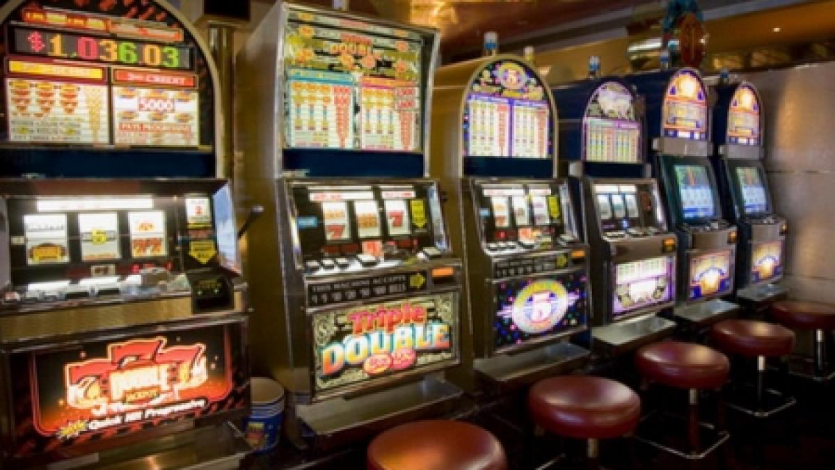 un iesean turmentat a amenintat ca se sinucide pentru ca si ar fi pierdut toti banii la pacanele