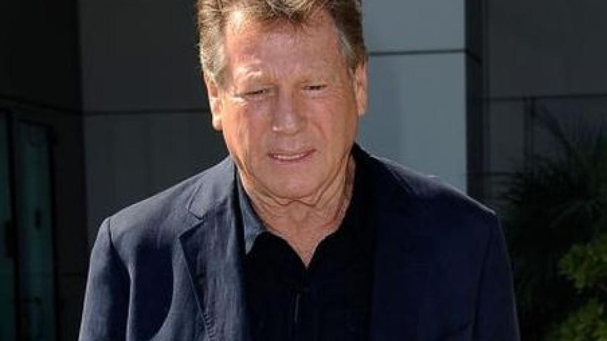 actorul ryan o neal diagnosticat cu cancer in stadiul patru