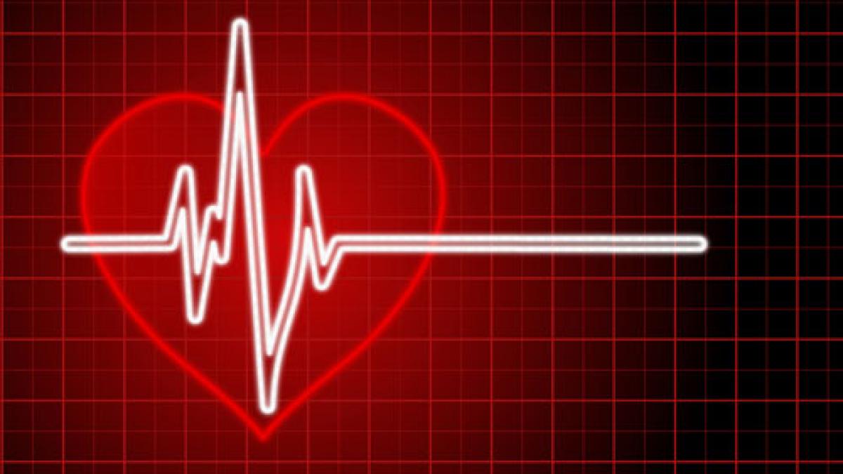 un batran din iasi a murit in timp ce statea la coada la casa de pensii