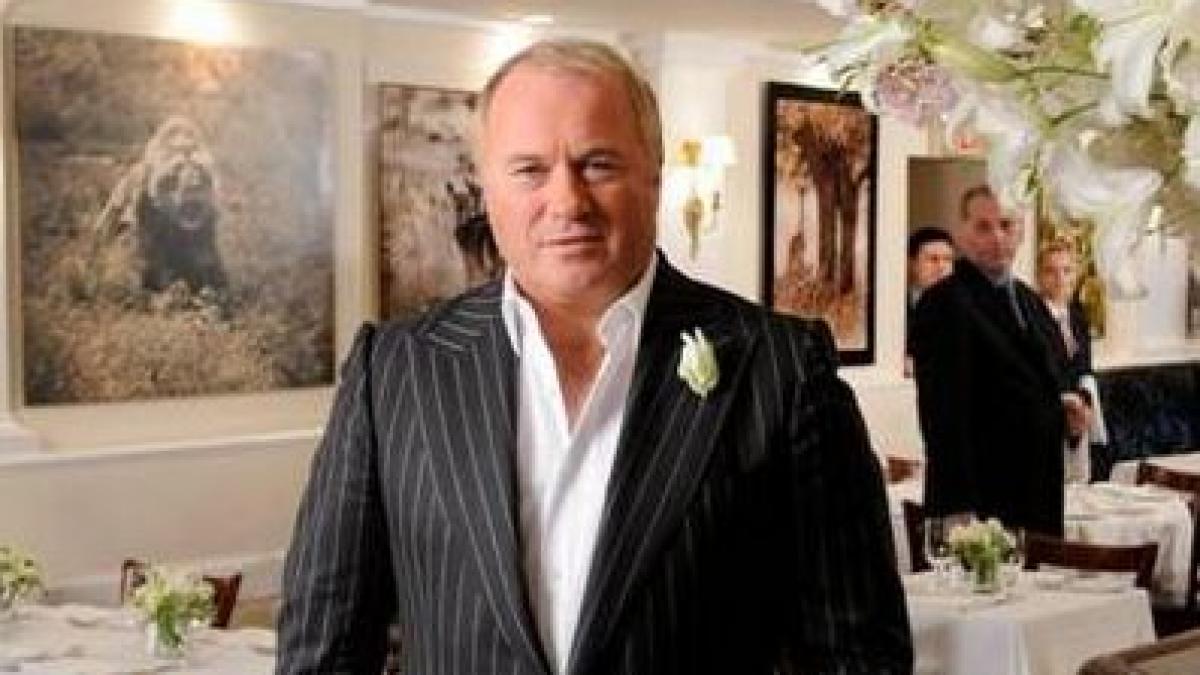 cel mai cunoscut roman din new york este acuzat ca fura din spaga angajatilor