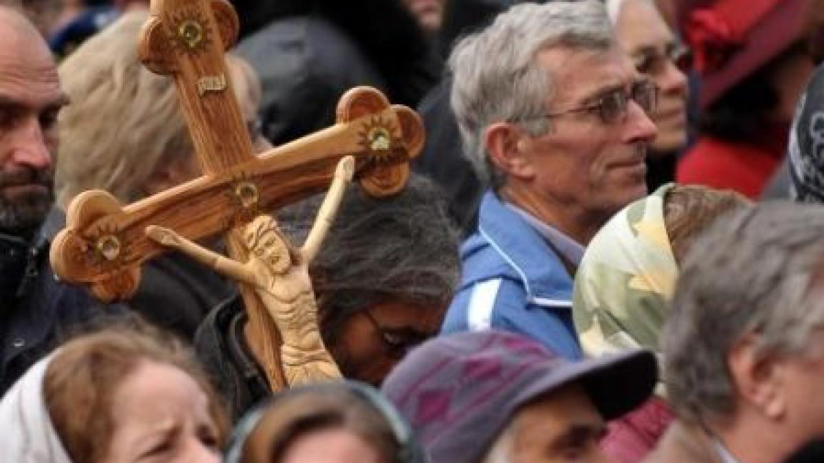 izvorul tamaduirii sarbatorit astazi de crestini ortodocsi unii praznuiesc prin rugaciune altii cu