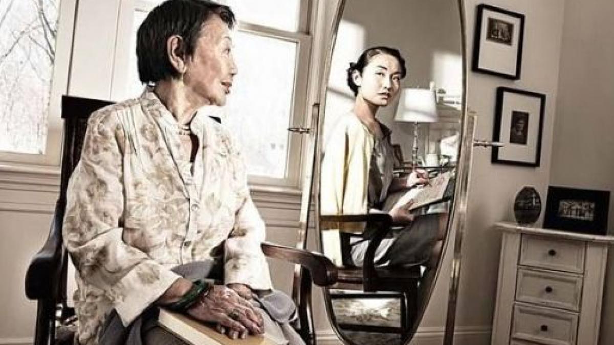 omul care a fotografiat trecutul tu ce vezi cand te privesti in oglinda