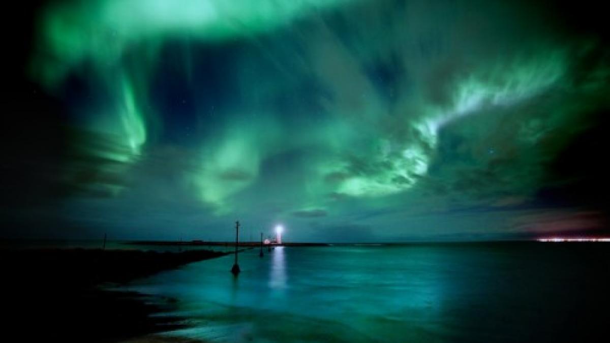 un fotograf a realizat un filmulet incredibil cu aurore boreale