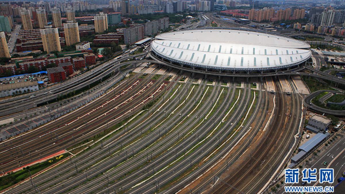 aceasta imagine este de domeniul sf pentru romania tara in care trenurile circula cu 350 km h