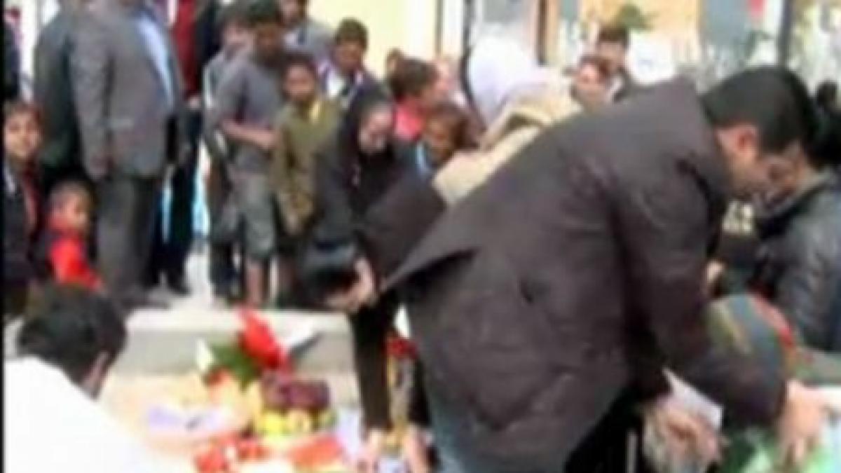 de pastele blajinilor romii timisoreni au uitat de cele sfinte si s au imbrancit in cimitire pentru