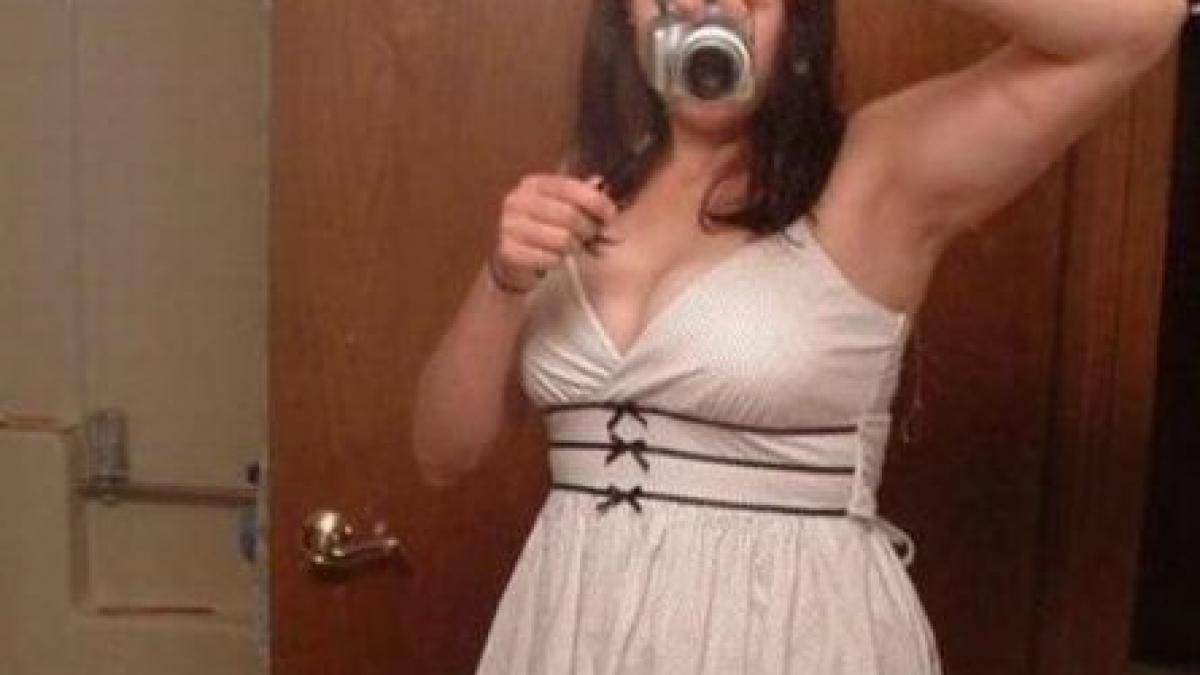 toata lumea a inteles de ce nu are iubit din aceasta imagine secretul rusinos tradat de oglinda