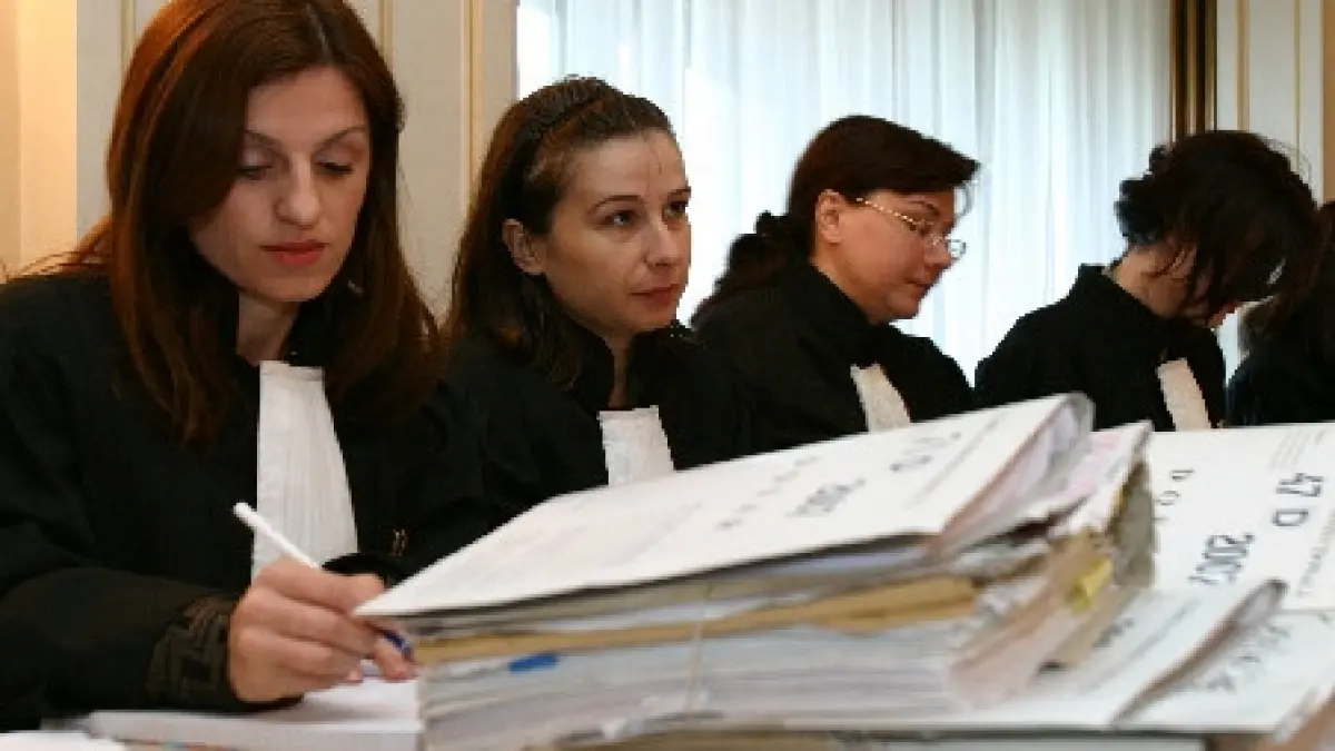 uniunea judecatorilor instantele sunt asaltate de pensionari cerem guvernului si ministrului