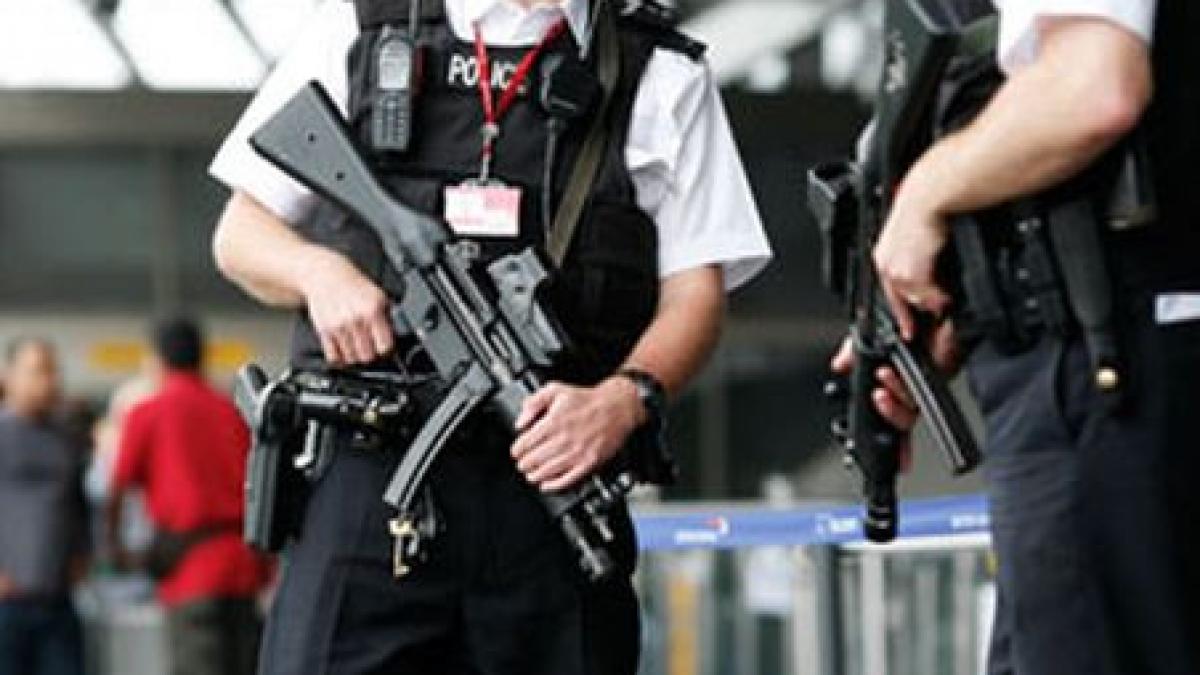 cinci barbati suspectati de activitati teroriste arestati la luton