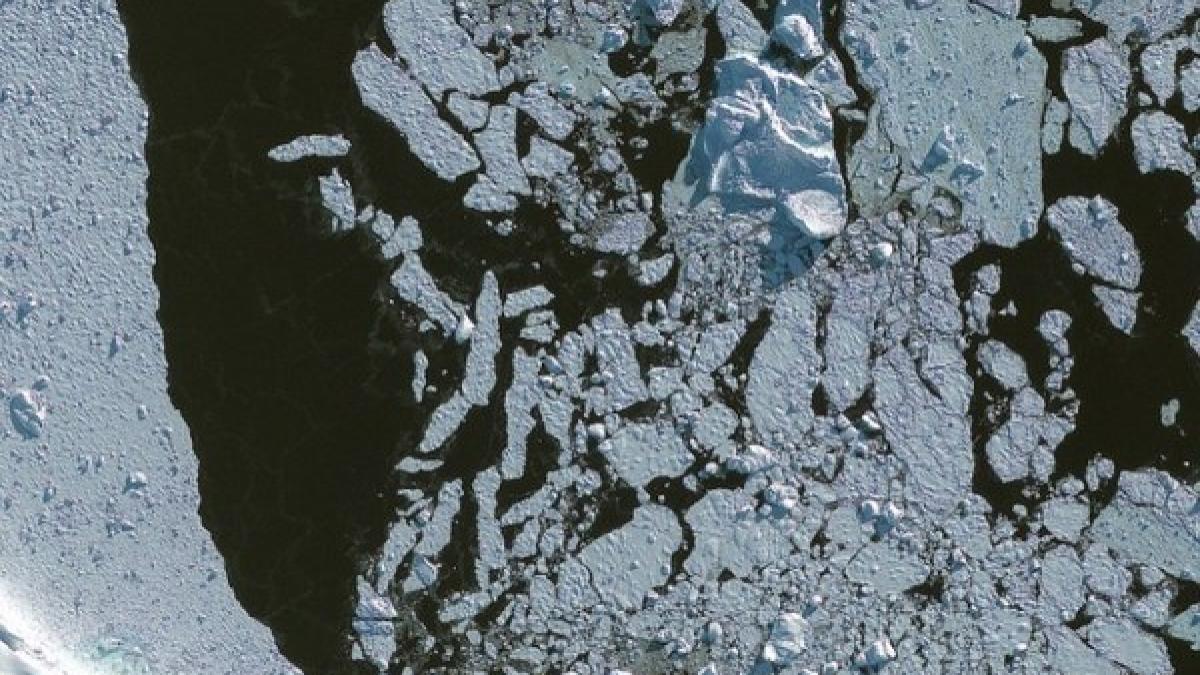 imaginea pe care n ai mai vazut o acum pamantul fotografiat de la o distanta de 700 de kilometri