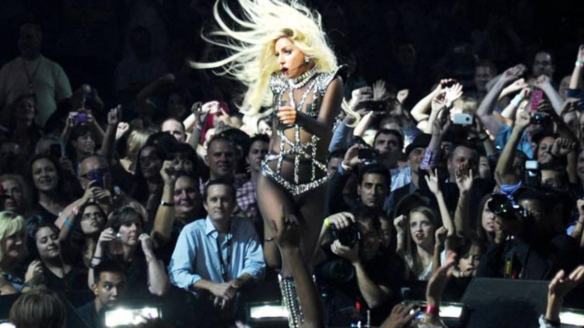 lady gaga socheaza din nou vezi ce va purta vedeta pe scena la seul