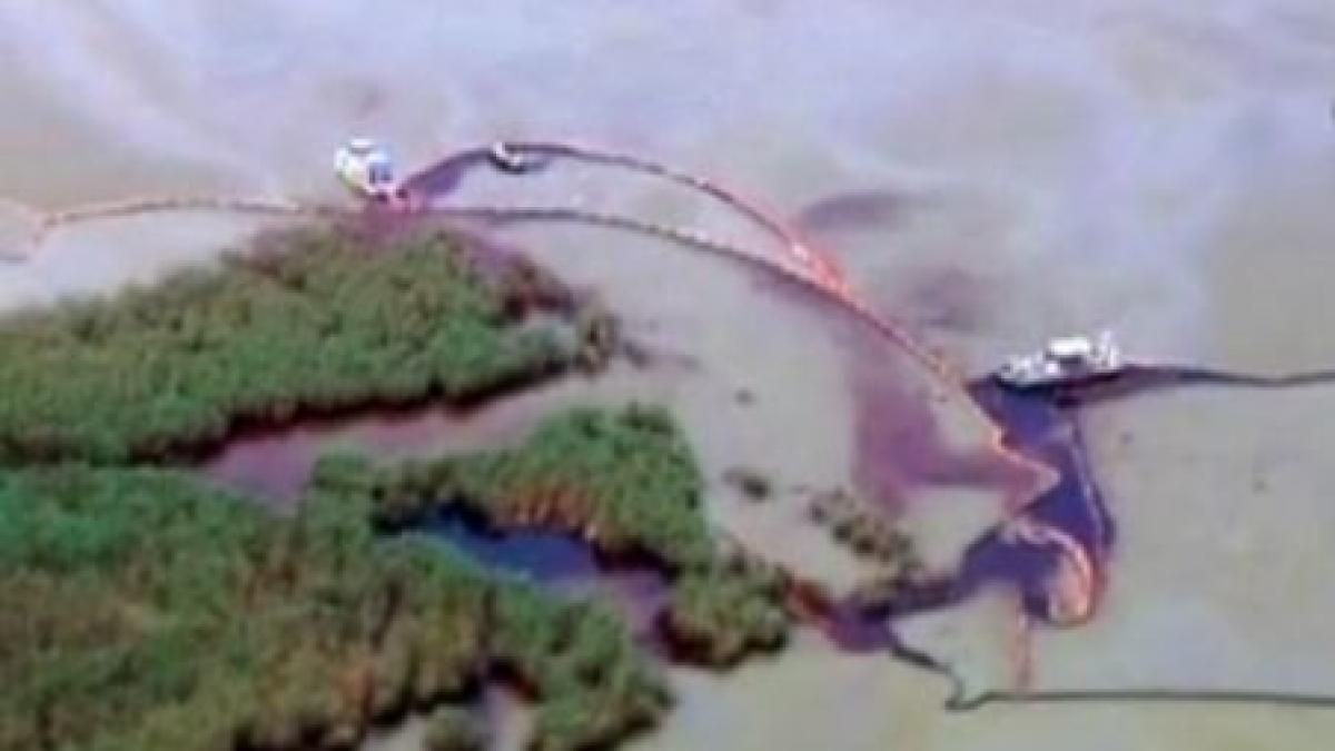 accident ecologic la cercul polar de nord o uriasa scurgere de petrol ameninta mediul natural si