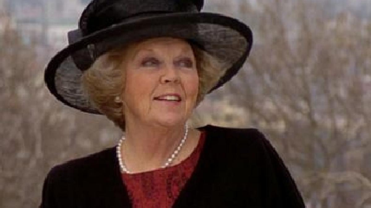 regina beatrix a olandei cere dizolvarea parlamentului