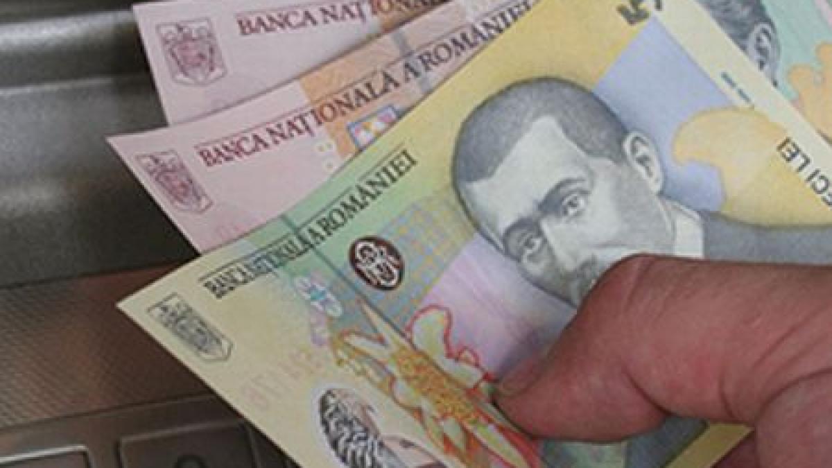 cat valoreaza munca romanilor peste 55 dintre romani castiga salarii de cel mult 1 500 de lei lunar