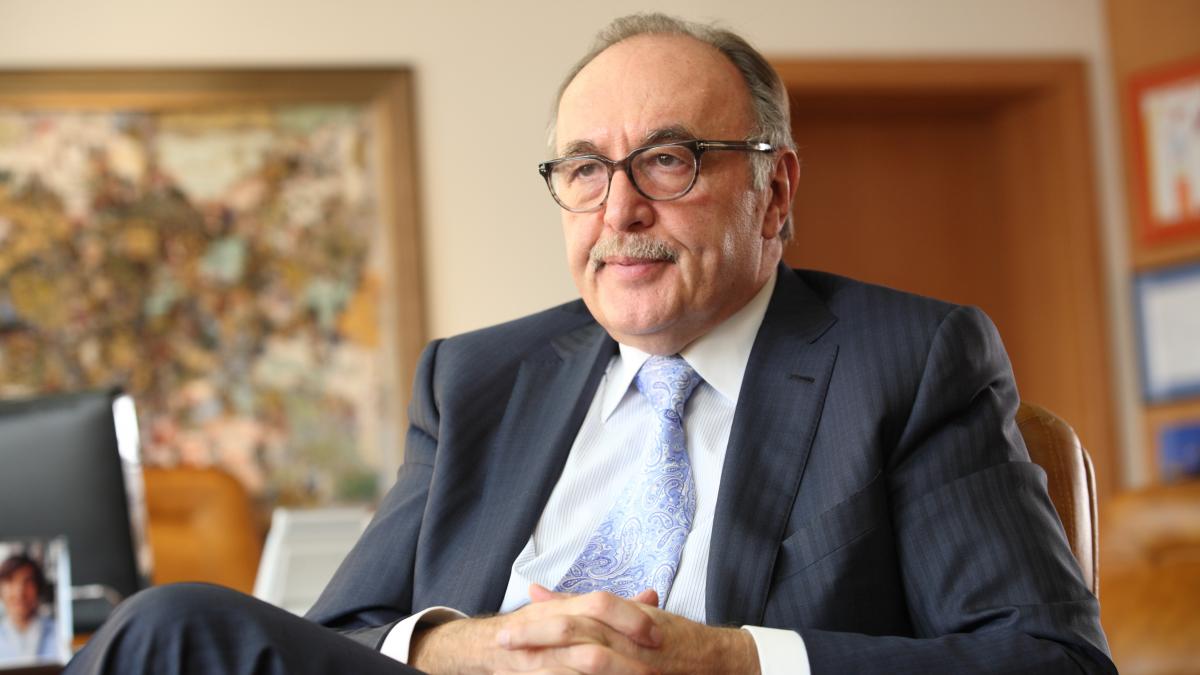 un apropiat al cuplului udrea cocos luat de ungureanu in delegatia de la varsovia