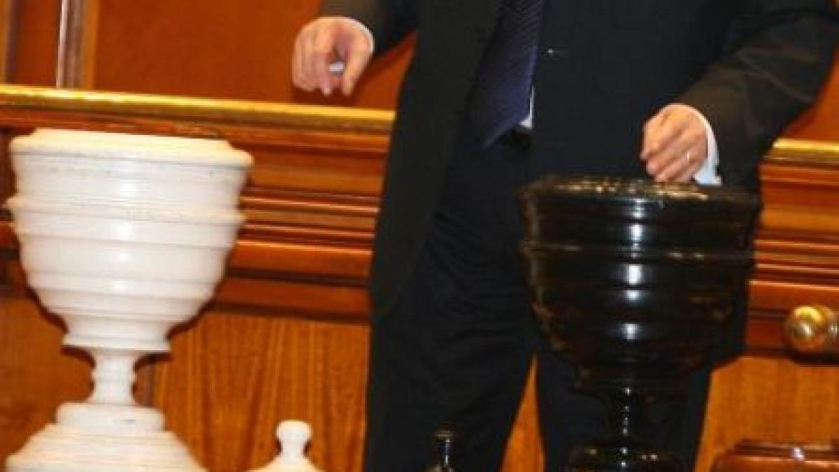 motiunea de cenzura a trecut guvernul ungureanu a fost demis