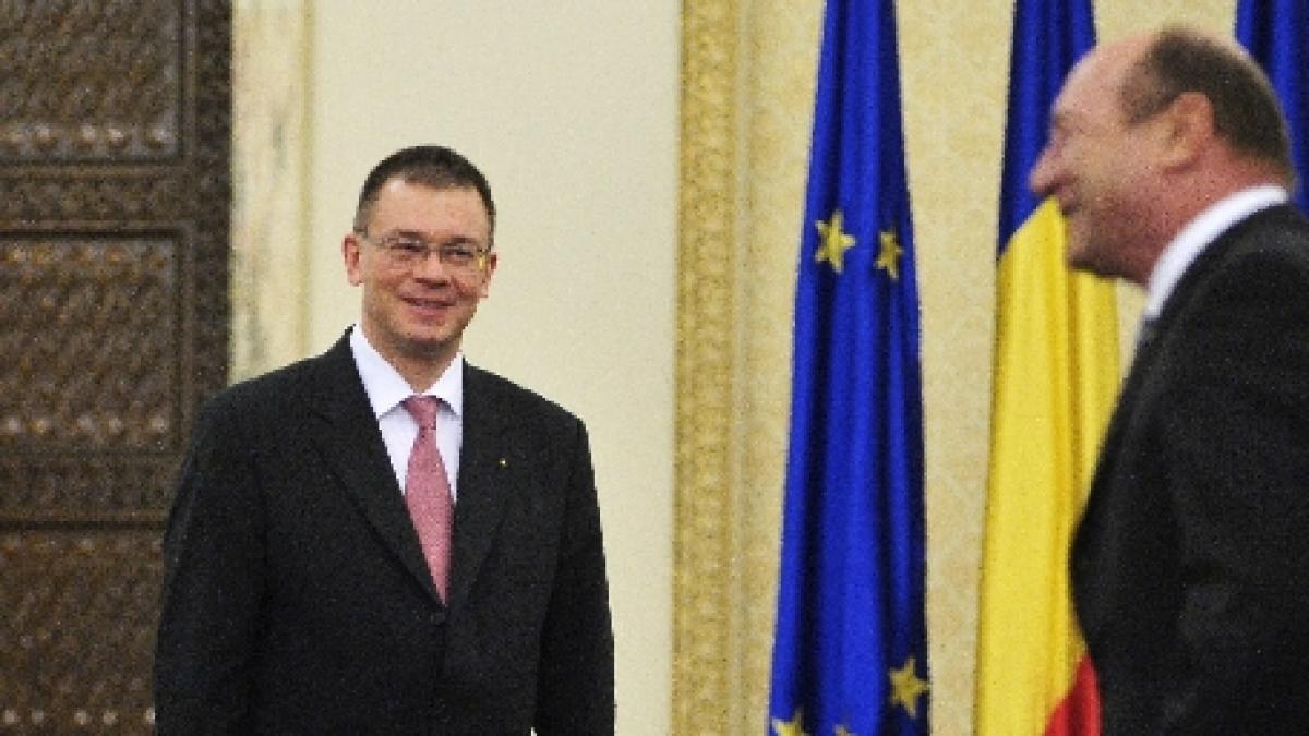 mihai razvan ungureanu se afla in statiunea neptun unde se afla si presedintele traian basescu