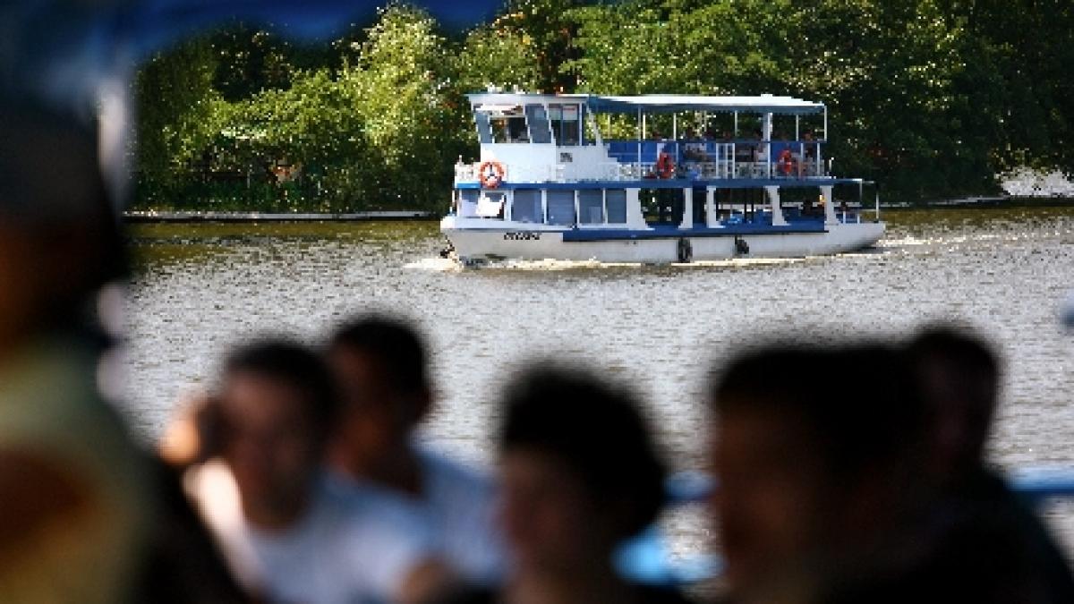plimbari gratuite cu vaporasele pe lacul herastrau luni si marti