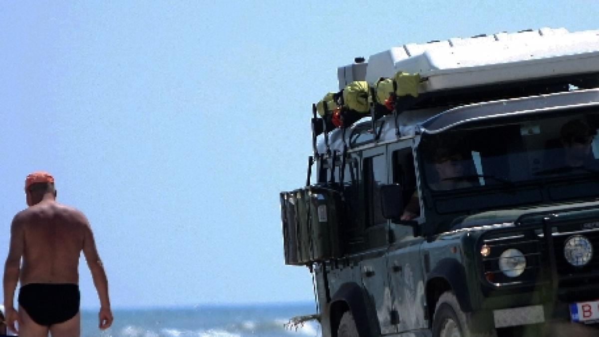 unii romani nu se pot desparti de autoturismele personale nici pe plaja