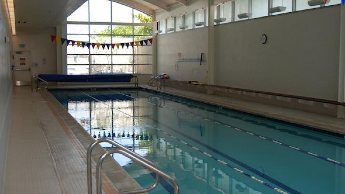 cand pleci la munca nu ti uita costumul de baie cel mai tare sediu unde toti merg la serviciu de