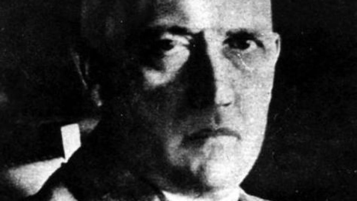 este intruchiparea diavolului dar nu l vei recunoaste si a patat sufletul cu moartea a milioane de