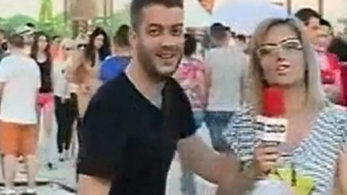 riscurile meseriei de reporter la mare de 1 mai ce ii face un tanar unei jurnaliste