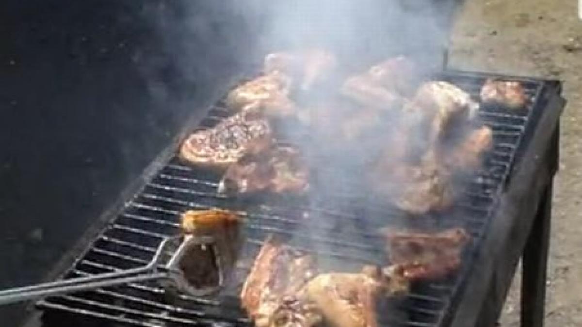 marea sfaraiala la altitudine mai multe familii din resita au iesit cu gratarul pe terasa blocului