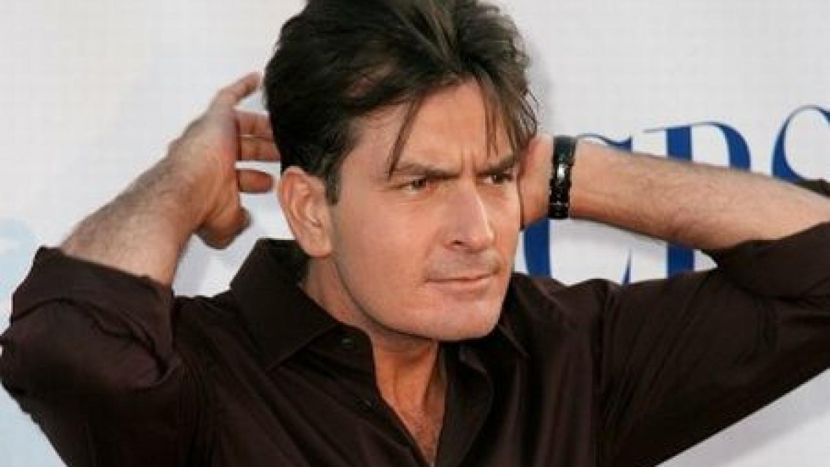 charlie sheen a dat in judecata un club de striptease afla ce l a suparat pe actor