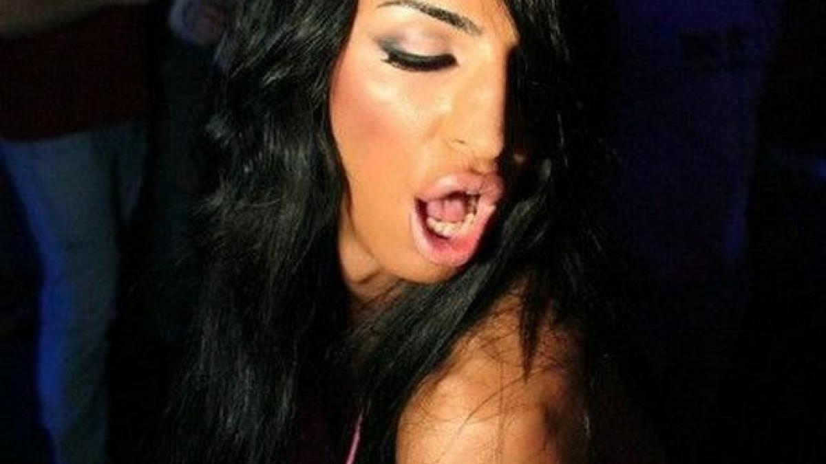 gura ei spune tot despre ea ce se intampla cand ele vor frumusete dar se aleg cu penibilul