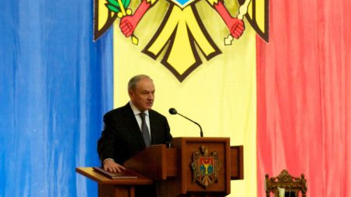 o biserica din lemn si un milion de carti in limba romana cadoul romaniei pentru republica moldova