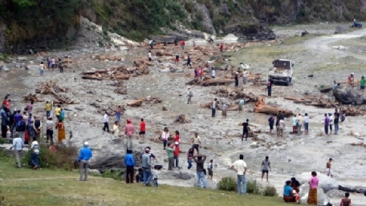 opt persoane au murit si trei au fost date disparute in inundatiile din nepal