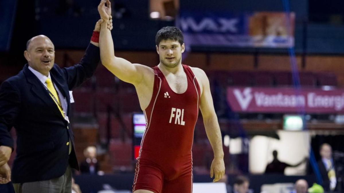 alin alexuc s a calificat la jo 2012 dupa ce a coborat cu succes in limita categoriei 96 kg