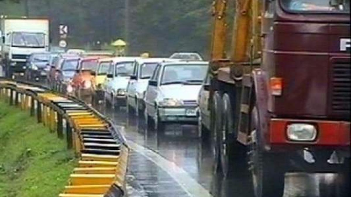 cu masina in rapa patru persoane au fost ranite dupa ce masina in care se aflau a cazut in gol 200