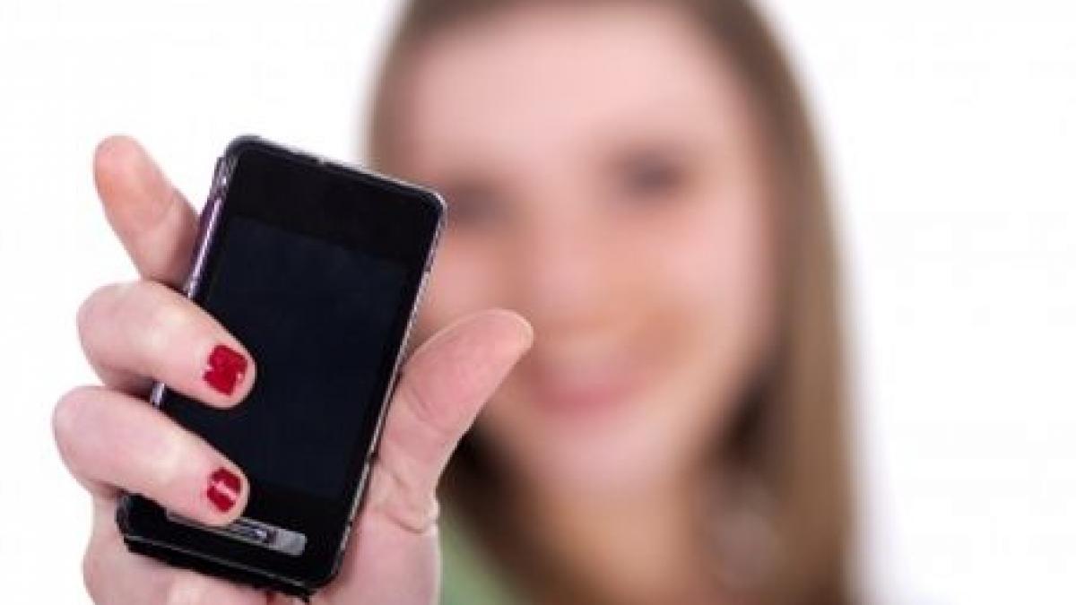 o mama si a ajutat fiica de 13 ani sa si faca poze nud cerute de iubitul de 30 de ani al minorei