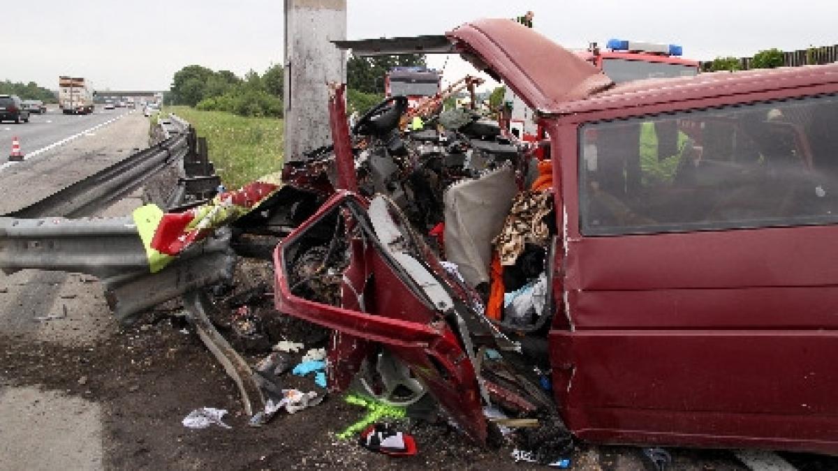 infotrafic un mort 16 raniti si 16 accidente rutiere bilantul ultimelor 24 de ore